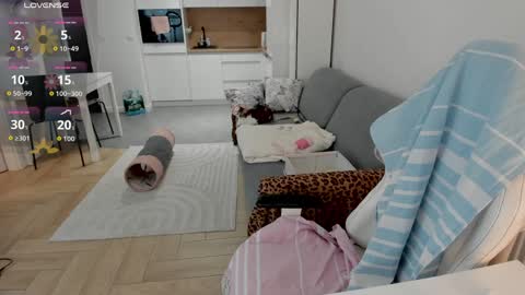 Snapshot of sugar_rainbow chatting on February 16, 2026, 3:57 am Kinga online show from February 16, 2026, 3:57 am