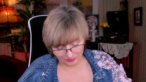 Snapshot of sugarvi chatting on January 18, 2025, 12:15 pm Vivien online show from January 18, 2025, 12:15 pm