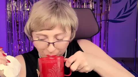 Snapshot of sugarvi chatting on February 22, 2025, 12:08 pm Vivien online show from February 22, 2025, 12:08 pm