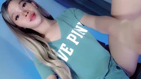 Snapshot of sugarxbaby_ chatting on November 10, 2025, 9:47 pm LoveSugar online show from November 10, 2025, 9:47 pm