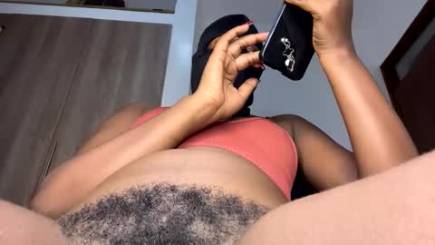 Snapshot of sultryaura chatting on February 6, 2026, 2:05 am maskedtemptress online show from February 6, 2026, 2:05 am