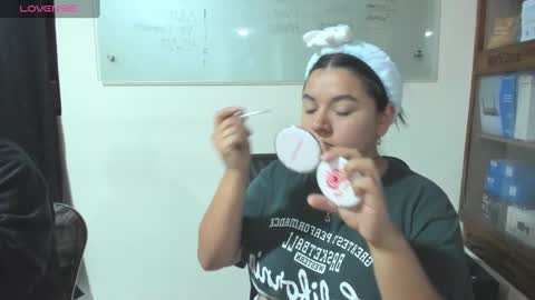 Snapshot of summer_girls01 chatting on January 5, 2025, 12:20 am summer_girls01 online show from January 5, 2025, 12:20 am