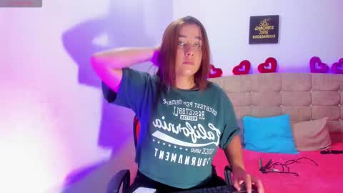 Snapshot of summer_girls01 chatting on November 25, 2025, 4:12 am summer_girls01 online show from November 25, 2025, 4:12 am