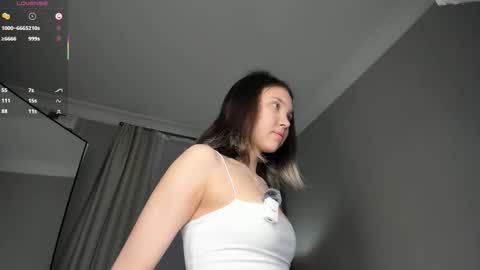 Snapshot of summer_lilac chatting on November 17, 2025, 9:20 pm Nelly online show from November 17, 2025, 9:20 pm