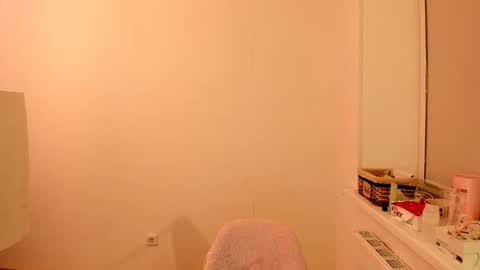 Summer Preston online show from February 7, 2025, 11:45 pm