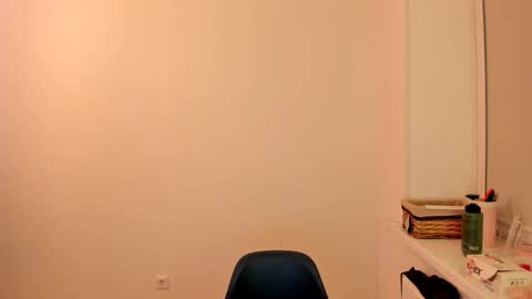 Summer Preston online show from December 18, 2025, 3:12 am