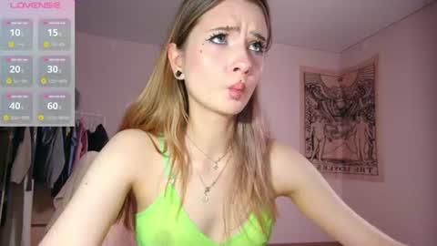 Snapshot of summerhazee chatting on June 29, 2026, 7:03 pm summerhazee online show from June 29, 2026, 7:03 pm