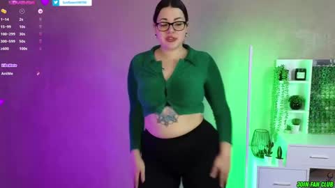 Snapshot of sunflower0907 chatting on December 3, 2024, 9:00 am Tina. Im topless model online show from December 3, 2024, 9:00 am