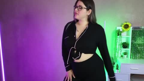 Snapshot of sunflower0907 chatting on December 9, 2024, 8:55 am Tina. Im topless model online show from December 9, 2024, 8:55 am