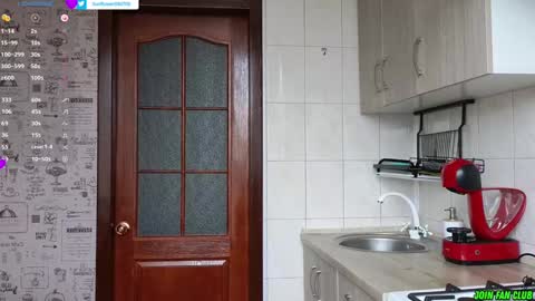 Snapshot of sunflower0907 chatting on December 19, 2024, 9:07 am Tina. Im topless model online show from December 19, 2024, 9:07 am