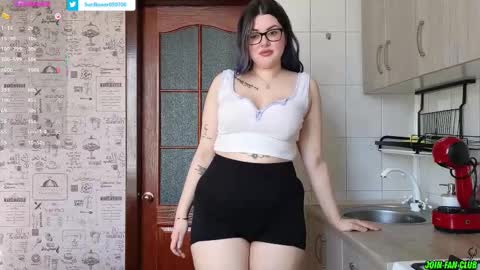 Snapshot of sunflower0907 chatting on February 18, 2025, 12:06 pm Tina. Im topless model online show from February 18, 2025, 12:06 pm