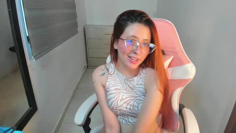 Snapshot of sunn_ray chatting on January 19, 2025, 8:09 pm IG zsun ray0 online show from January 19, 2025, 8:09 pm