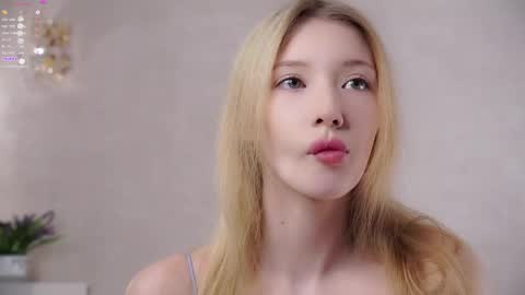 Snapshot of sunnmoonn chatting on May 18, 2026, 2:34 pm Lily online show from May 18, 2026, 2:34 pm