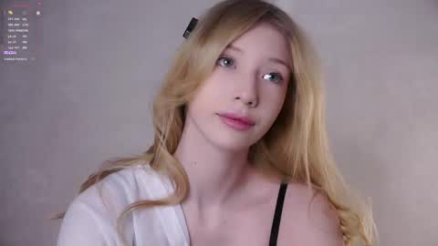 Snapshot of sunnmoonn chatting on May 20, 2026, 2:45 pm Lily online show from May 20, 2026, 2:45 pm