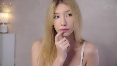Snapshot of sunnmoonn chatting on May 24, 2026, 2:44 pm Lily online show from May 24, 2026, 2:44 pm