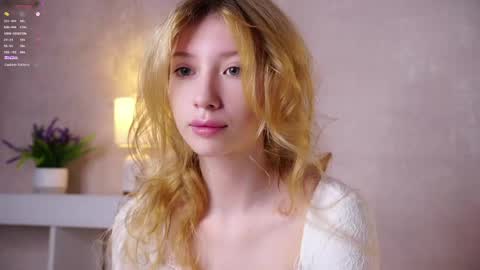 Snapshot of sunnmoonn chatting on May 29, 2026, 2:37 pm Lily online show from May 29, 2026, 2:37 pm