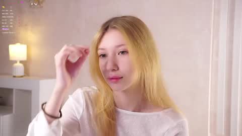 Snapshot of sunnmoonn chatting on May 31, 2026, 2:35 pm Lily online show from May 31, 2026, 2:35 pm