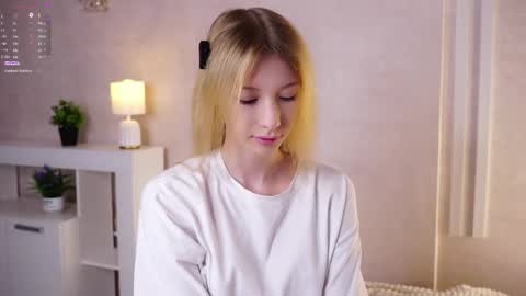 Snapshot of sunnmoonn chatting on June 6, 2026, 2:44 pm Lily online show from June 6, 2026, 2:44 pm