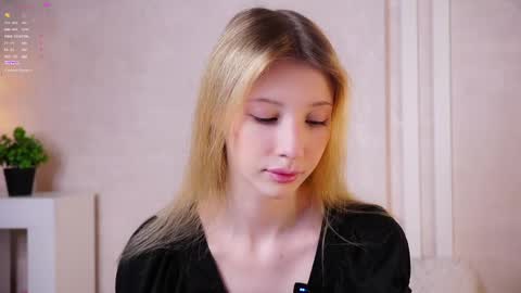 Snapshot of sunnmoonn chatting on June 7, 2026, 3:16 pm Lily online show from June 7, 2026, 3:16 pm