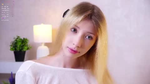 Snapshot of sunnmoonn chatting on June 13, 2026, 2:37 pm Lily online show from June 13, 2026, 2:37 pm