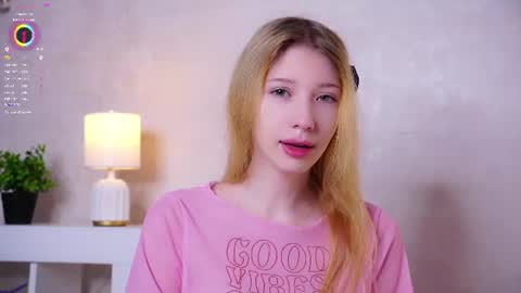 Snapshot of sunnmoonn chatting on June 14, 2026, 2:41 pm Lily online show from June 14, 2026, 2:41 pm
