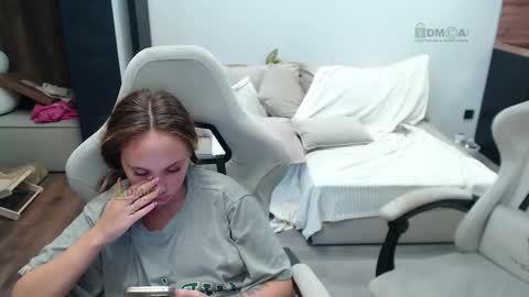 Alice and Sergey online show from October 16, 2025, 7:53 am