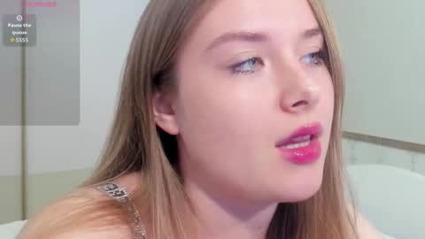 Snapshot of sunny_love__ chatting on December 17, 2025, 7:03 am Vanessa online show from December 17, 2025, 7:03 am