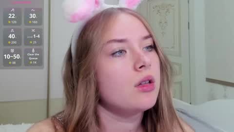 Snapshot of sunny_love__ chatting on December 18, 2025, 7:03 am Vanessa online show from December 18, 2025, 7:03 am