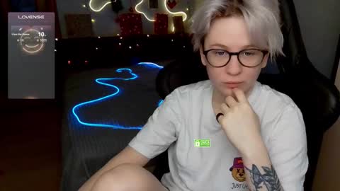 sunny mood online show from December 14, 2025, 9:36 am