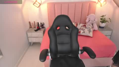 Snapshot of sunnycyrus chatting on December 4, 2024, 7:45 pm S U N N Y online show from December 4, 2024, 7:45 pm