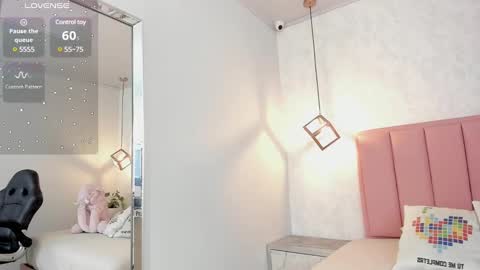 Snapshot of sunnycyrus chatting on February 19, 2025, 7:38 pm S U N N Y online show from February 19, 2025, 7:38 pm