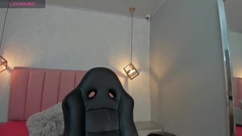 Snapshot of sunnycyrus chatting on September 13, 2025, 12:38 pm S U N N Y online show from September 13, 2025, 12:38 pm