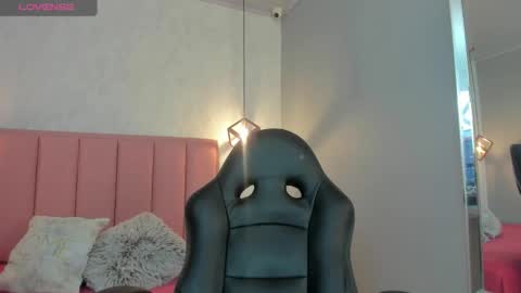 Snapshot of sunnycyrus chatting on September 23, 2025, 12:30 pm S U N N Y online show from September 23, 2025, 12:30 pm