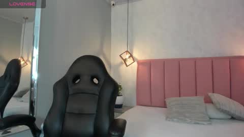 Snapshot of sunnycyrus chatting on October 23, 2025, 12:37 pm S U N N Y online show from October 23, 2025, 12:37 pm