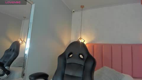 Snapshot of sunnycyrus chatting on October 25, 2025, 12:34 pm S U N N Y online show from October 25, 2025, 12:34 pm