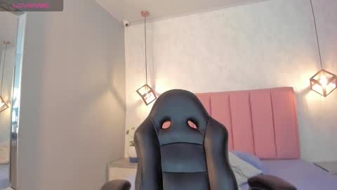 Snapshot of sunnycyrus chatting on November 5, 2025, 12:27 pm S U N N Y online show from November 5, 2025, 12:27 pm