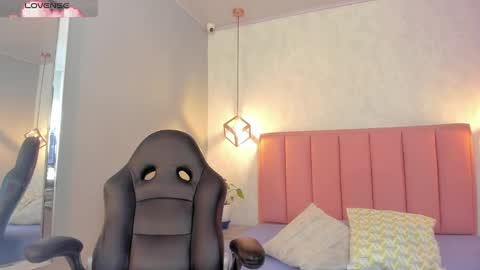 Snapshot of sunnycyrus chatting on November 6, 2025, 12:28 pm S U N N Y online show from November 6, 2025, 12:28 pm