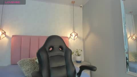 Snapshot of sunnycyrus chatting on November 7, 2025, 12:38 pm S U N N Y online show from November 7, 2025, 12:38 pm