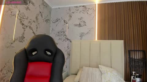 Snapshot of sunnycyrus chatting on November 12, 2025, 12:49 pm S U N N Y online show from November 12, 2025, 12:49 pm