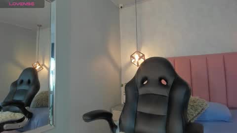 Snapshot of sunnycyrus chatting on November 19, 2025, 12:38 pm S U N N Y online show from November 19, 2025, 12:38 pm