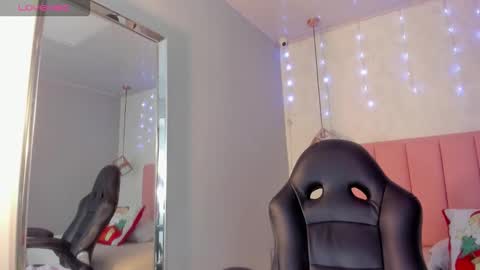 Snapshot of sunnycyrus chatting on December 17, 2025, 12:33 pm S U N N Y online show from December 17, 2025, 12:33 pm