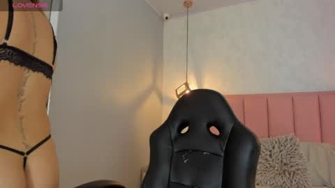 Snapshot of sunnycyrus chatting on June 3, 2026, 12:52 pm S U N N Y online show from June 3, 2026, 12:52 pm