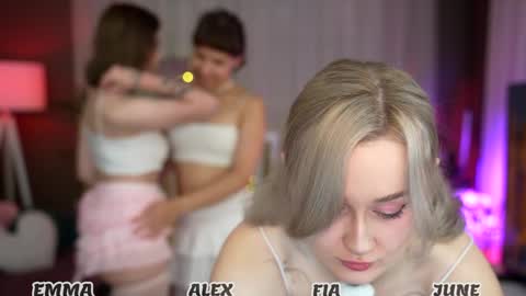 Snapshot of sunnyfia chatting on September 20, 2025, 3:29 am Fia - TG - Mia - Alice - online show from September 20, 2025, 3:29 am