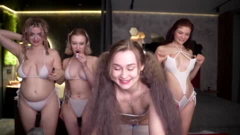 Snapshot of sunnyfia chatting on November 4, 2025, 1:27 am Fia - TG - Mia - Alice - online show from November 4, 2025, 1:27 am