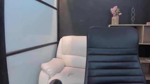 Snapshot of sunnypaytton chatting on October 16, 2025, 12:39 pm Sunny online show from October 16, 2025, 12:39 pm