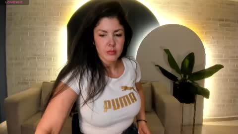 Snapshot of sunnyrivers_ chatting on June 28, 2026, 5:30 pm Sunny Rivers online show from June 28, 2026, 5:30 pm