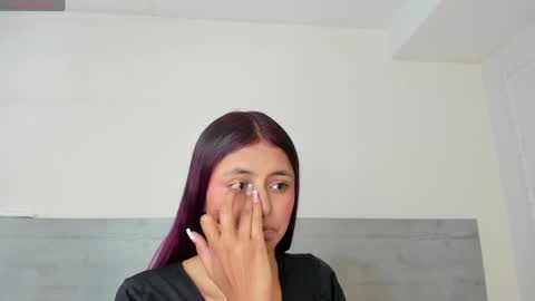 sunnywhitee online show from May 2, 2026, 7:19 pm