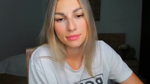 sunsetwithava online show from September 18, 2025, 5:42 am