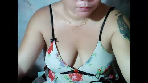 Snapshot of sunshine_38 chatting on October 22, 2025, 12:22 am sunshine_38 online show from October 22, 2025, 12:22 am