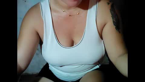 Snapshot of sunshine_38 chatting on October 28, 2025, 9:17 pm sunshine_38 online show from October 28, 2025, 9:17 pm